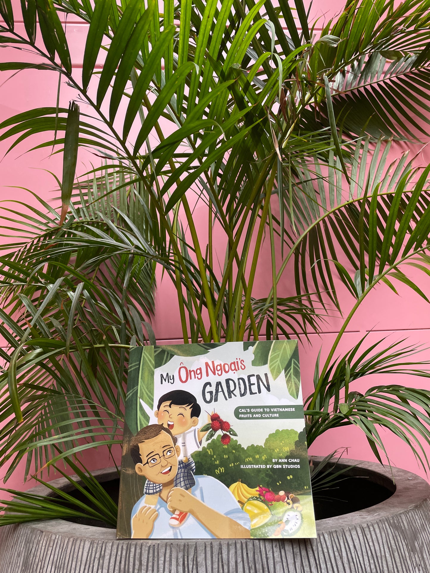 My Ong Ngoai's Garden: Cal’s Guide to Vietnamese Fruits and Culture (A Children's book celebrating Vietnamese culture and food)